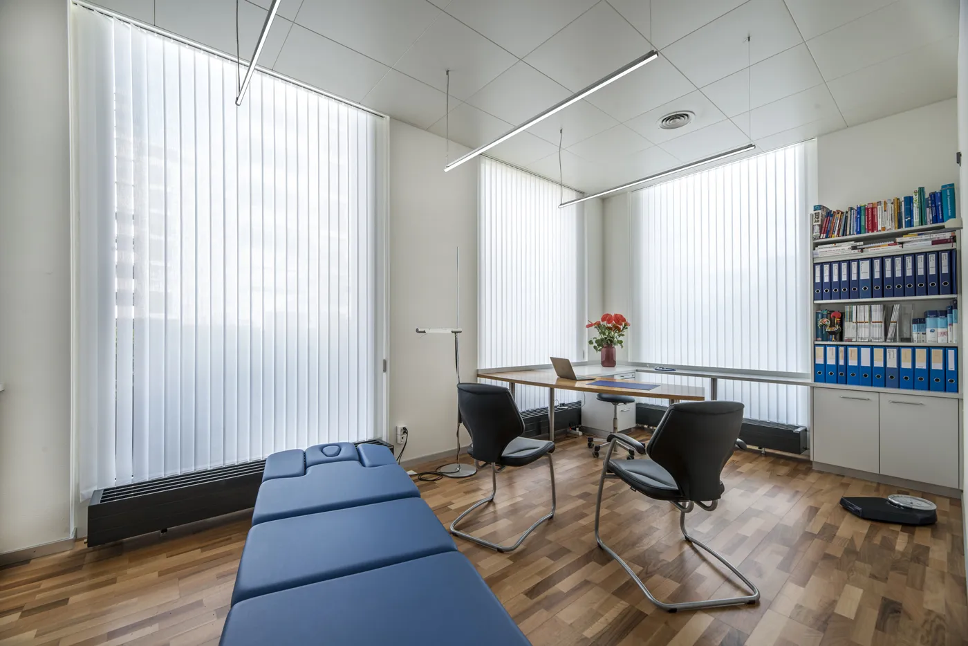 Modern ausgestatteter Behandlungsraum